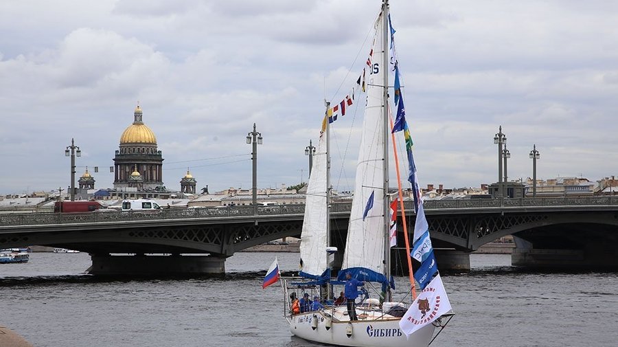 Яхта «Сибирь» отправилась из Петербурга к берегам Антарктиды в рамках масштабной экспедиции