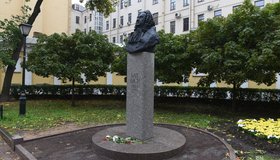 В Петербурге появился памятник Баху
