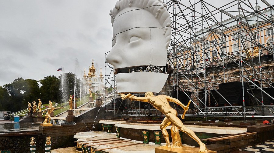 На празднике фонтанов в Петергофе зрителям явится 10-метровая императрица Екатерина II