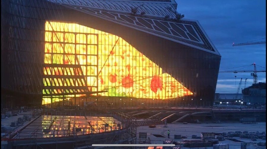 В «Лахта Центре» начались пробные запуски медиафасада
