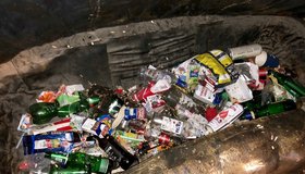 Памятник пролётке на 1-й Советской улице превратили в отвратительную помойку
