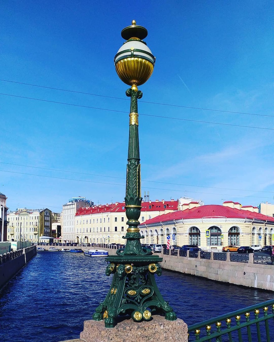 фонари на дворцовой площади
