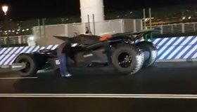 В Петербурге заметили гигантский бэтмобиль стоимостью 55 миллионов рублей 