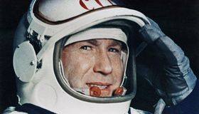 Умер Алексей Леонов, первым в истории вышедший в открытый космос 