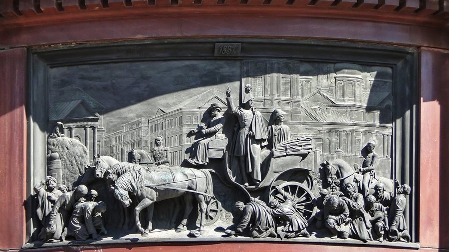 Самые интересные барельефы Петербурга