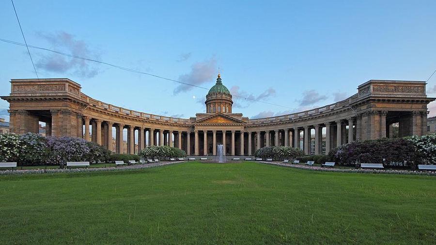 Бернини vs Воронихин — храм и колонная площадь в пространстве города