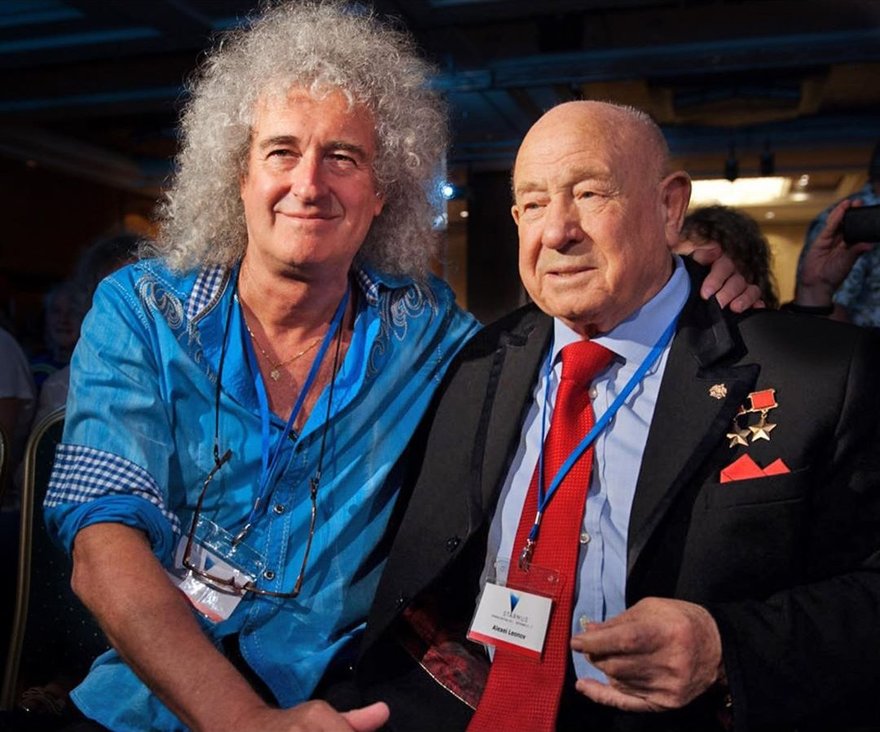 «Мы потеряли настоящего героя»: гитарист группы Queen опубликовал в Instagram пост в память об Алексее Леонове