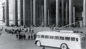 Надо знать: 21 октября 1936 года в Ленинграде запустили первый троллейбус 