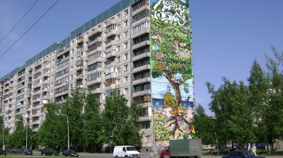 Мультяшная компания на 35-метровом брандмауэре