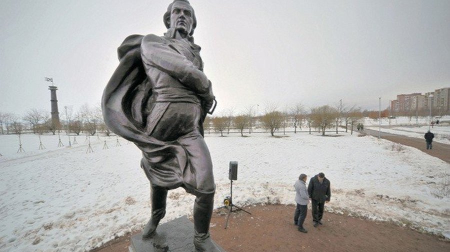 Памятники иностранцам в Петербурге