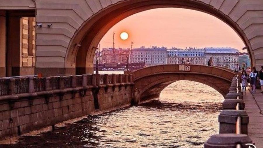 Петербург вошёл в тройку самых популярных городов России у иностранцев