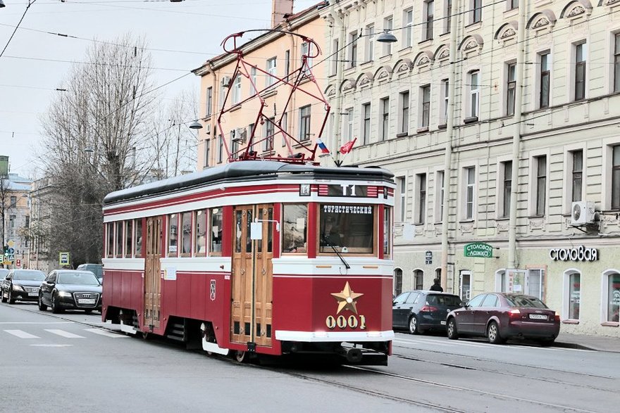 В Петербурге запустили ретротрамвай с туристическим маршрутом через весь центр города