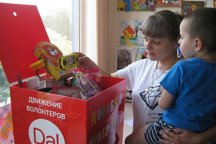 В Петербурге появилась «коробка храбрости» – в нее собирают игрушки для маленьких пациентов больниц