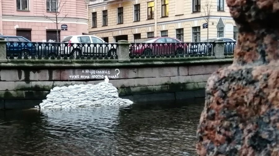 На разваливающейся набережной канала Грибоедова теперь живет Умка