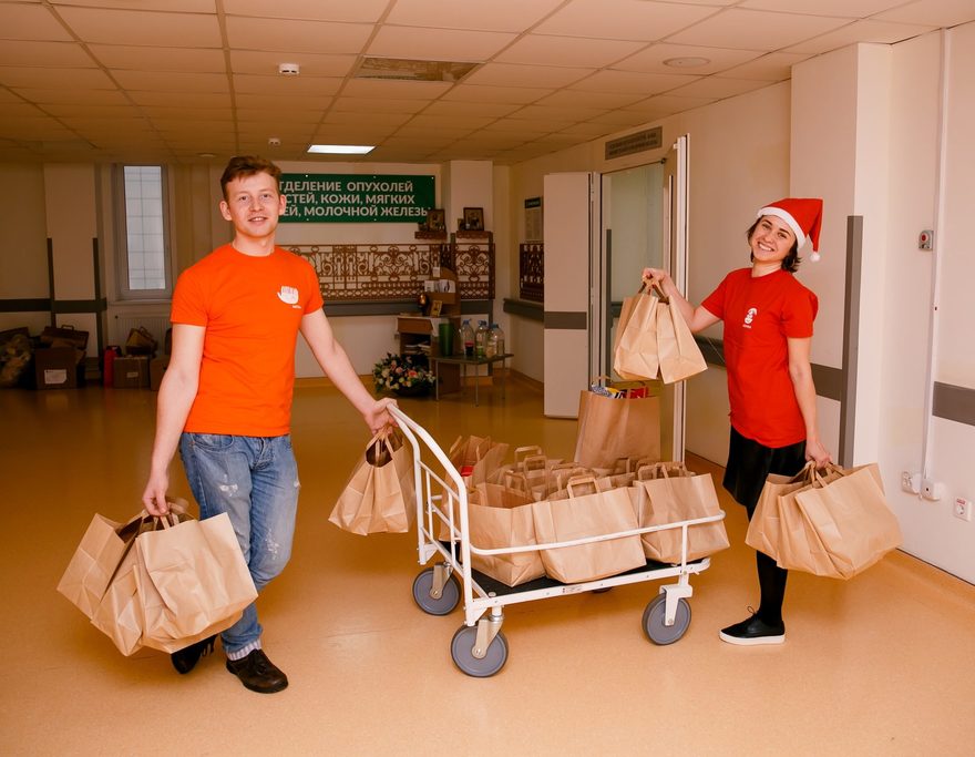 Петербуржцев просят помочь собрать новогодние подарки для пациентов онкологических отделений