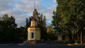 Мареограф и футшток в Кронштадте