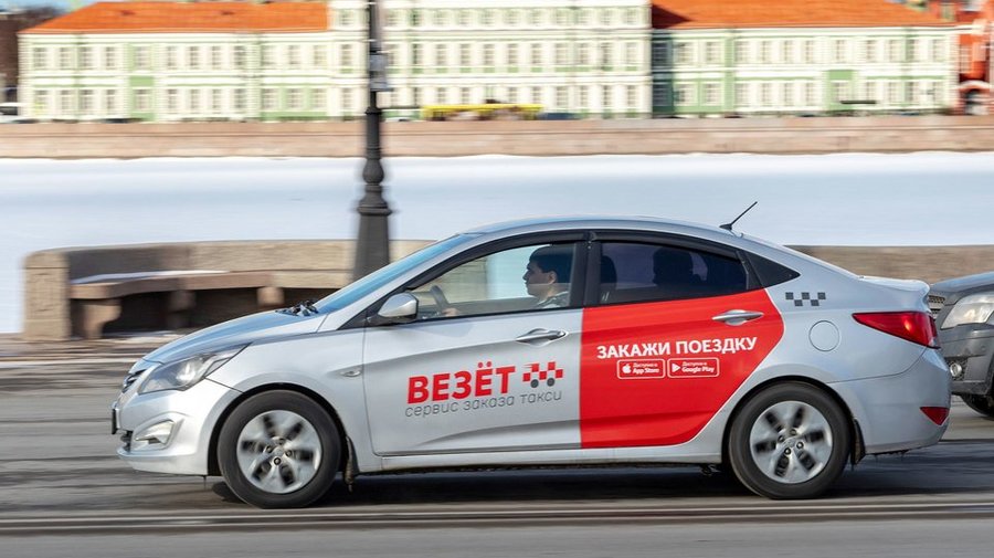 Две тонны вещей сдали петербуржцы в рамках благотворительной акции «Добро Везёт»