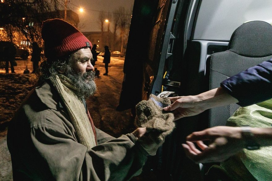 «Ночлежка» собирает новогодние подарки для бездомных