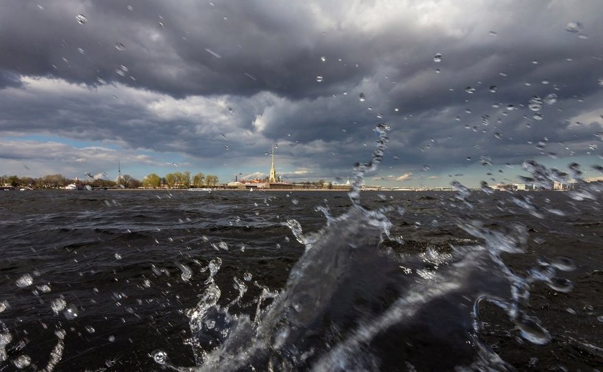 На Петербург надвигается шторм и сильные дожди