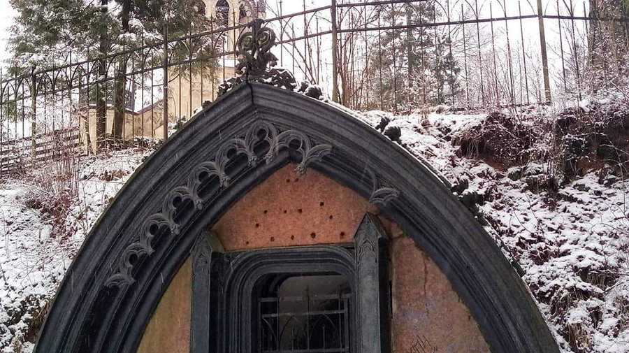 «Склеп Адольфа»
