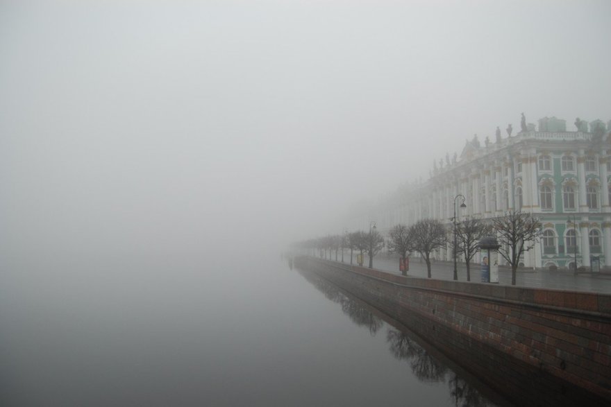 Сегодня днем Петербург окутал туман