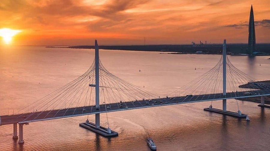 Сегодня в Петербурге похолодает и усилится ветер