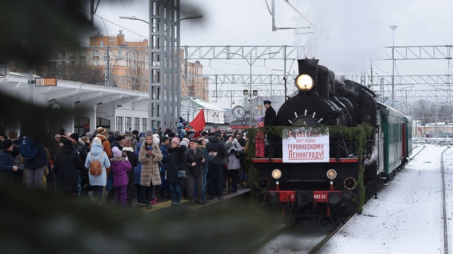 7 февраля 1943 года на Финляндский вокзал прибыл первый поезд с Большой земли