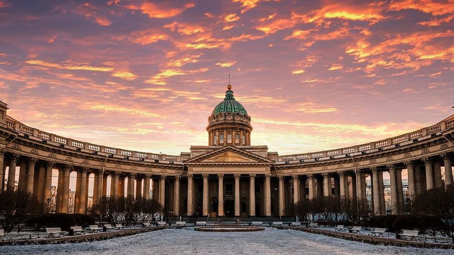 Петербургу обещают шторм и скользкие дороги