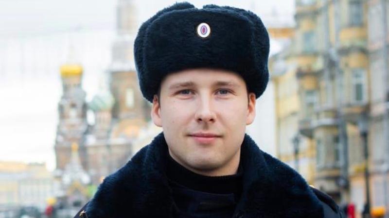 В Петербурге лейтенант туристической полиции спас тонущего молодого человека