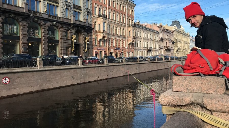 Петербургский канатоходец перешел канал Грибоедова