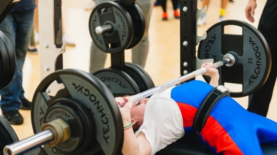 Паралимпийская спортсменка из Петербурга взяла серебро чемпионата по пауэрлифтингу