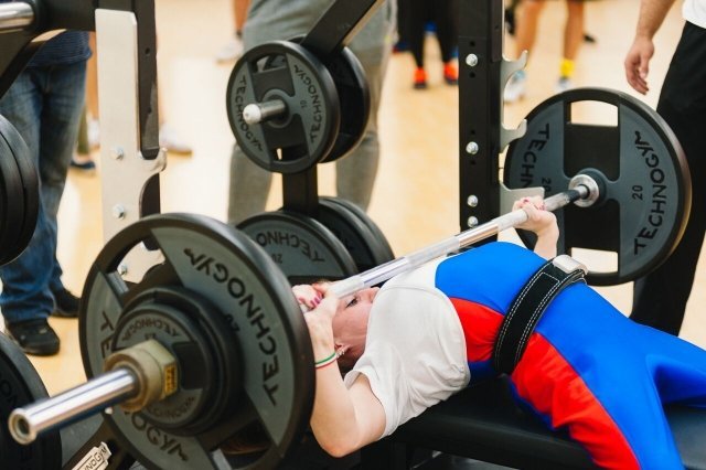 Паралимпийская спортсменка из Петербурга взяла серебро чемпионата по пауэрлифтингу