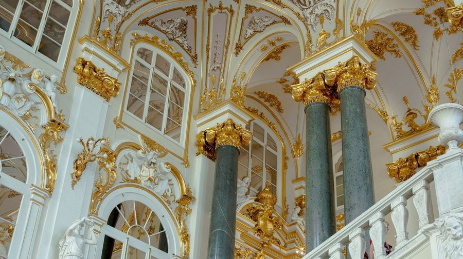 В сети появился пятичасовой фильм-прогулка по Эрмитажу