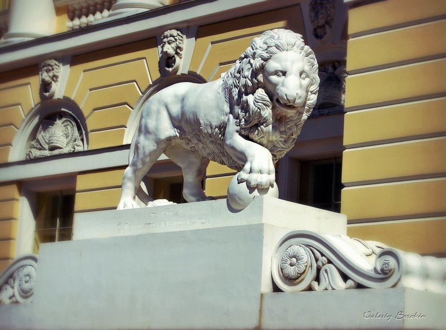 Львы у Русского музея (Михайловский дворец)