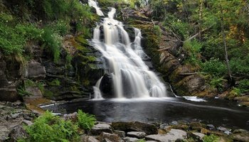 7 самых красивых водопадов Ленобласти и Карелии