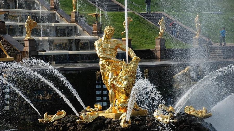 Львы в Петергофе