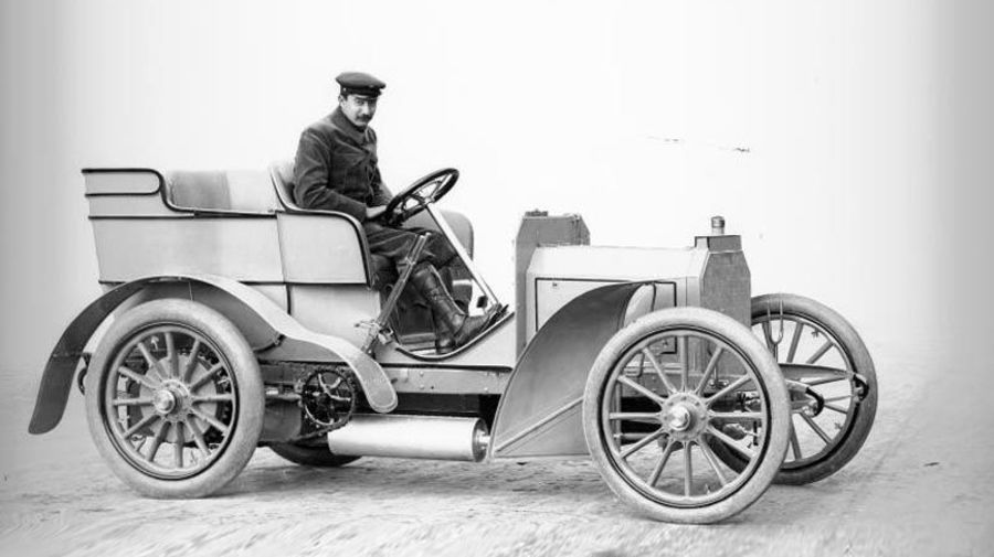 The 1901 Mercedes, designed by Wilhelm Maybach for Daimler Motoren Gesellschaft
