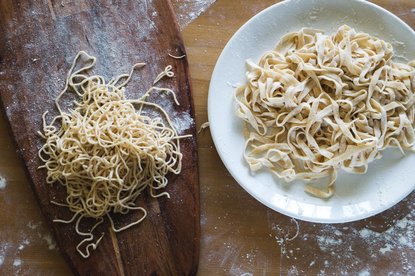 Лапша с креветками и овощами