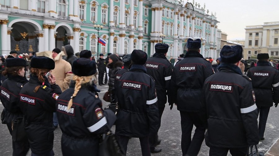 Полицейским разрешат вскрывать автомобили, оцеплять жилые дома и ограждать места проведения массовых мероприятий