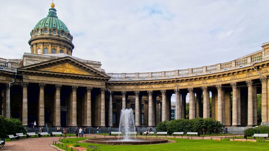 В Петербурге заработали фонтаны