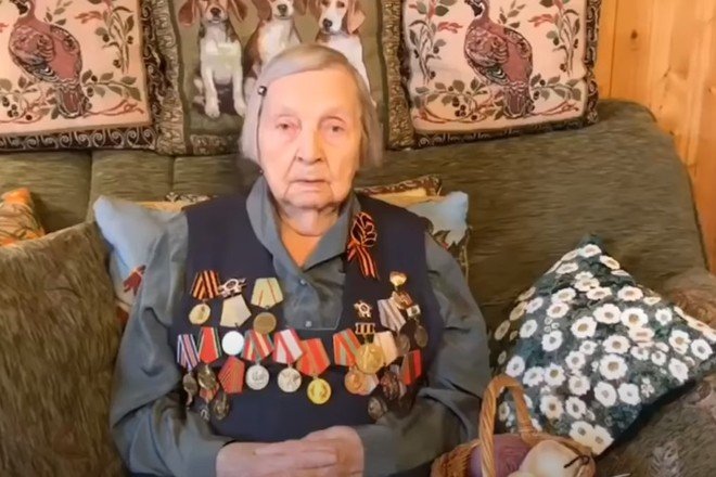 98-летняя петербурженка организовала с помощью YouTube сбор средств для врачей, пострадавших от COVID-19