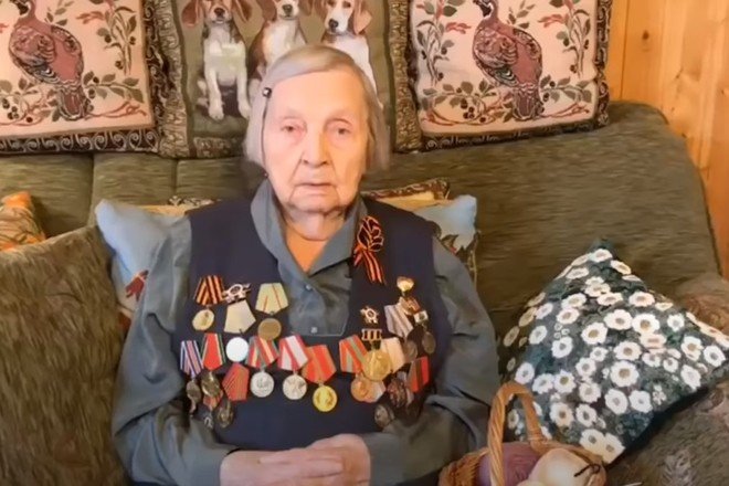 98-летняя петербурженка организовала с помощью YouTube сбор средств для врачей, пострадавших от COVID-19