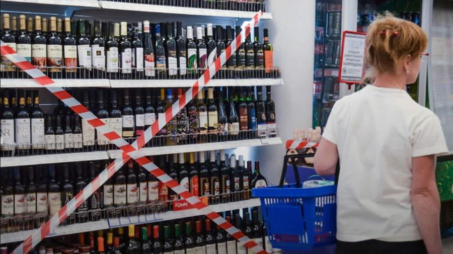 Продажу алкоголя в жилых домах запретят по ночам