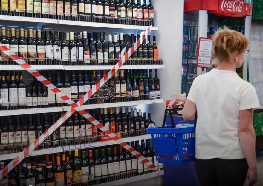 Продажу алкоголя в жилых домах запретят по ночам