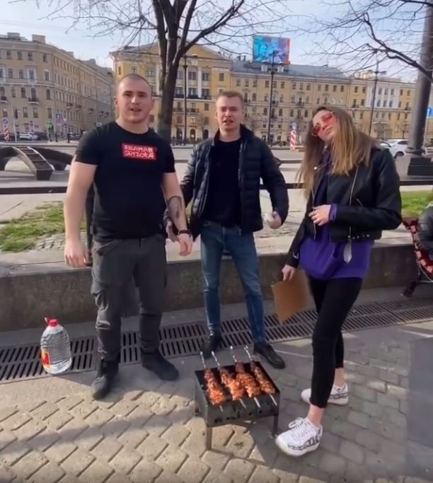 На Сенной площади блогеры пожарили шашлыки ради хайпа в соцсетях