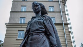 Памятник снайперу Алие Молдагуловой