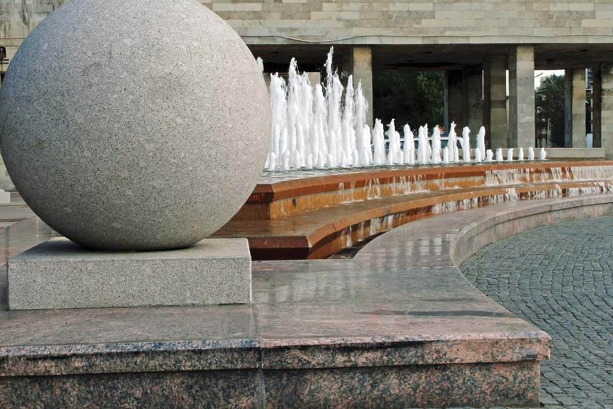 Петербуржцам предлагают назвать три фонтана