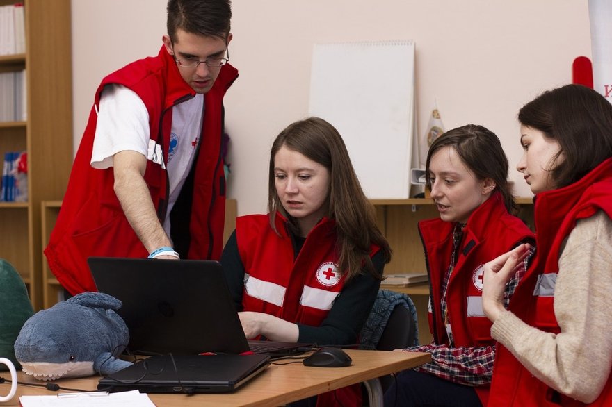 «Красный Крест», помогающий людям во время пандемии, набирает волонтёров