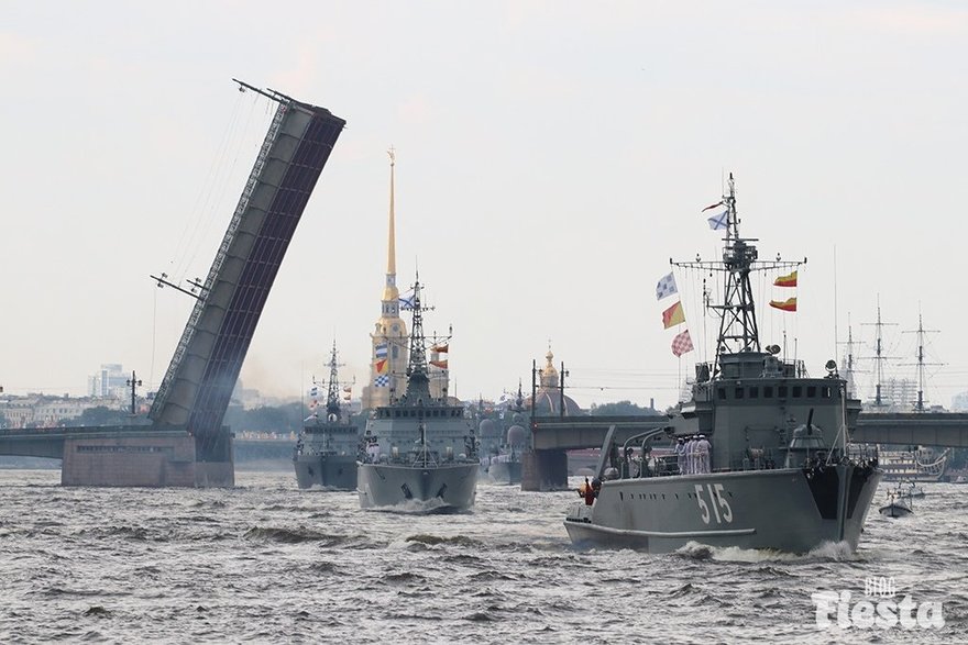 В петербургском параде ко Дню ВМФ примут участие 46 кораблей и 40 самолётов