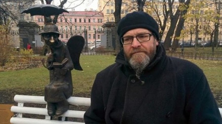 Появилась петиция за установку скульптуры «Петербургская старушка» художника Романа Шустрова